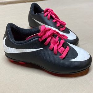 Nike Kids Jr Bravada FG-R Soccer Cleats- Size 10c (girls)